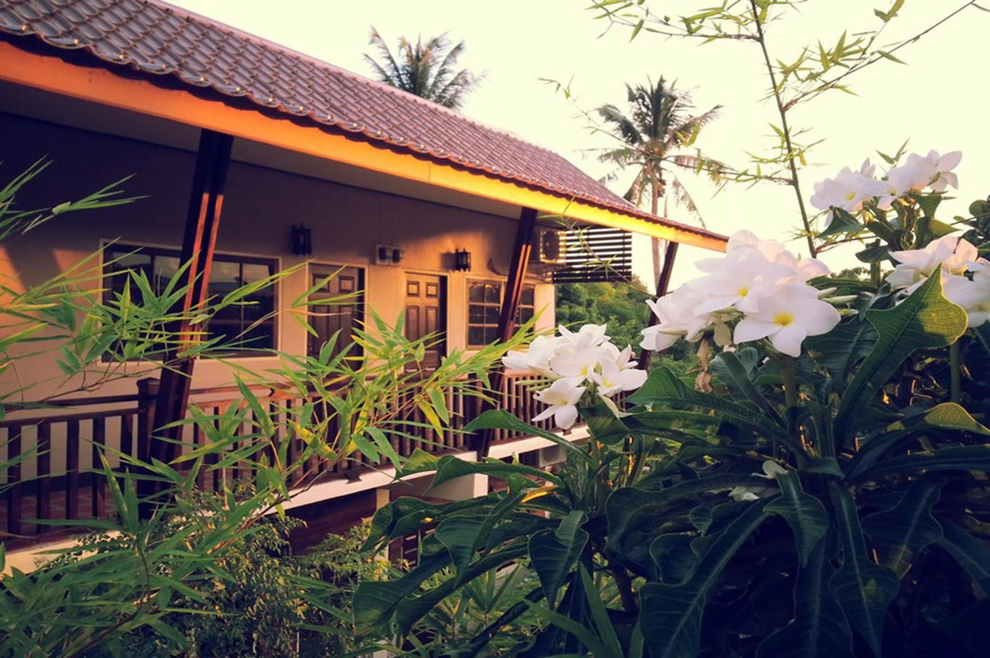 The Outside Inn Ubon Ratchathani Exterior photo