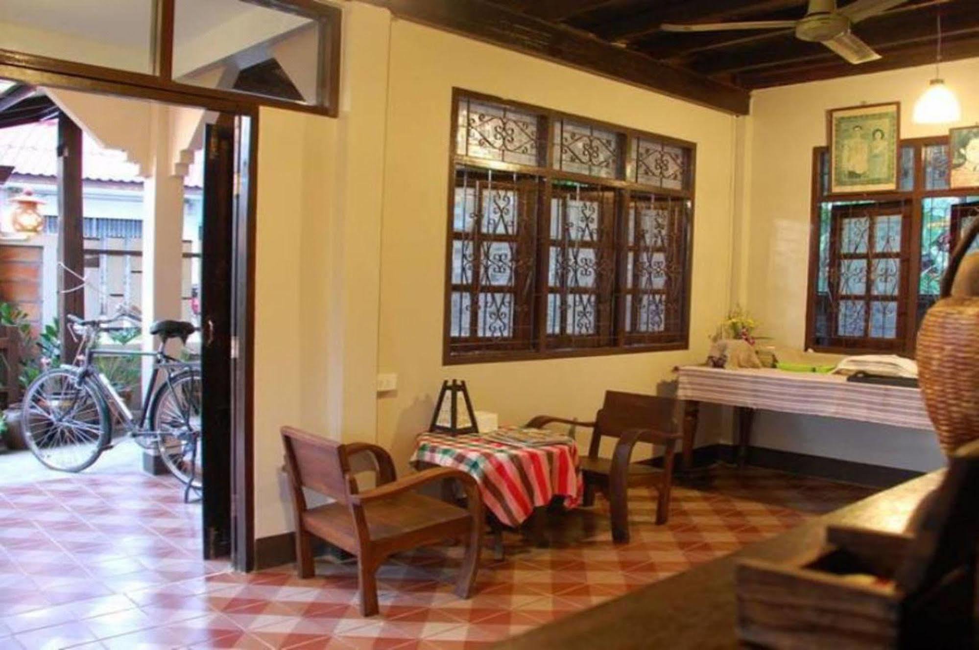 The Outside Inn Ubon Ratchathani Exterior photo