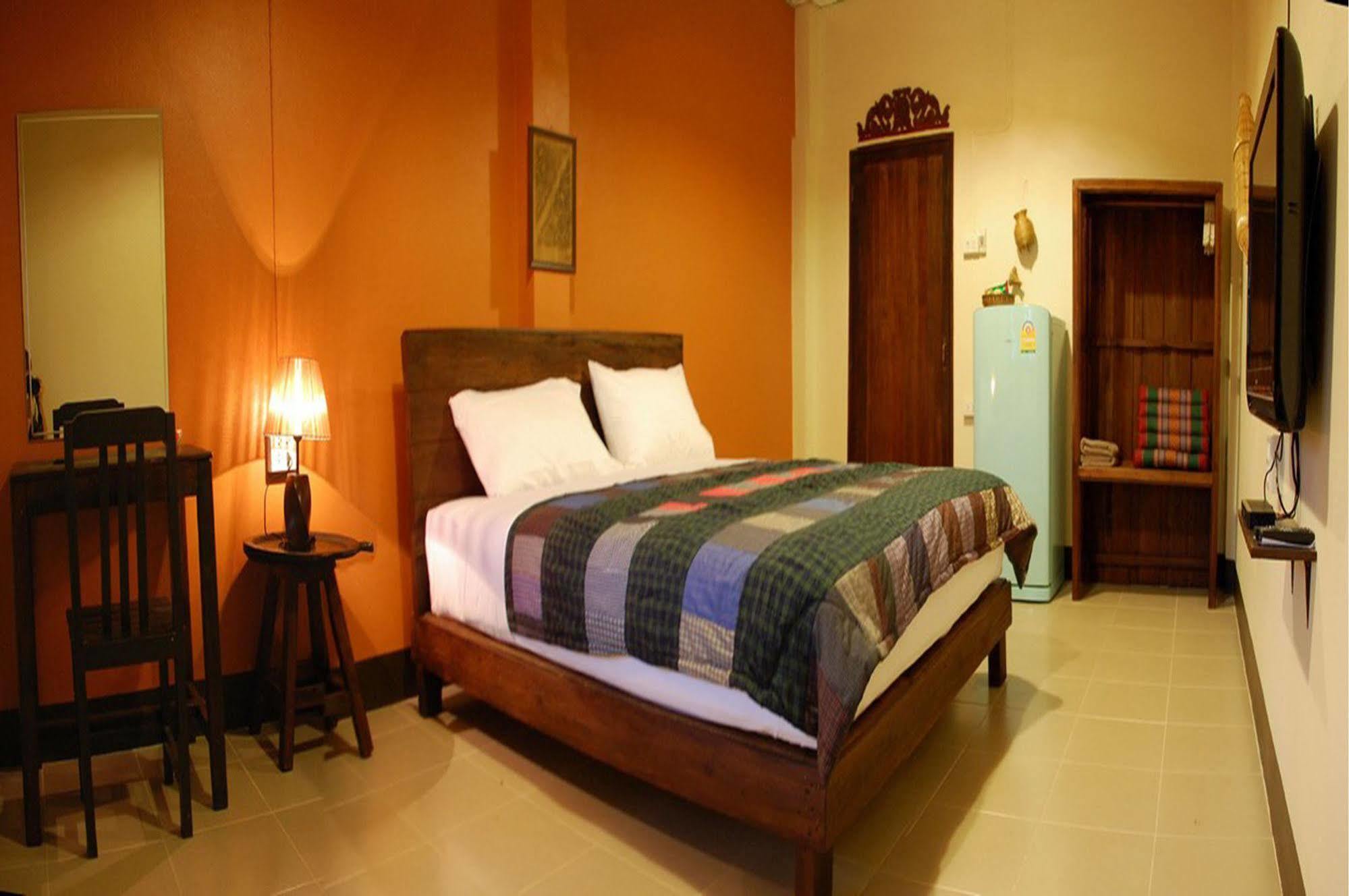 The Outside Inn Ubon Ratchathani Exterior photo