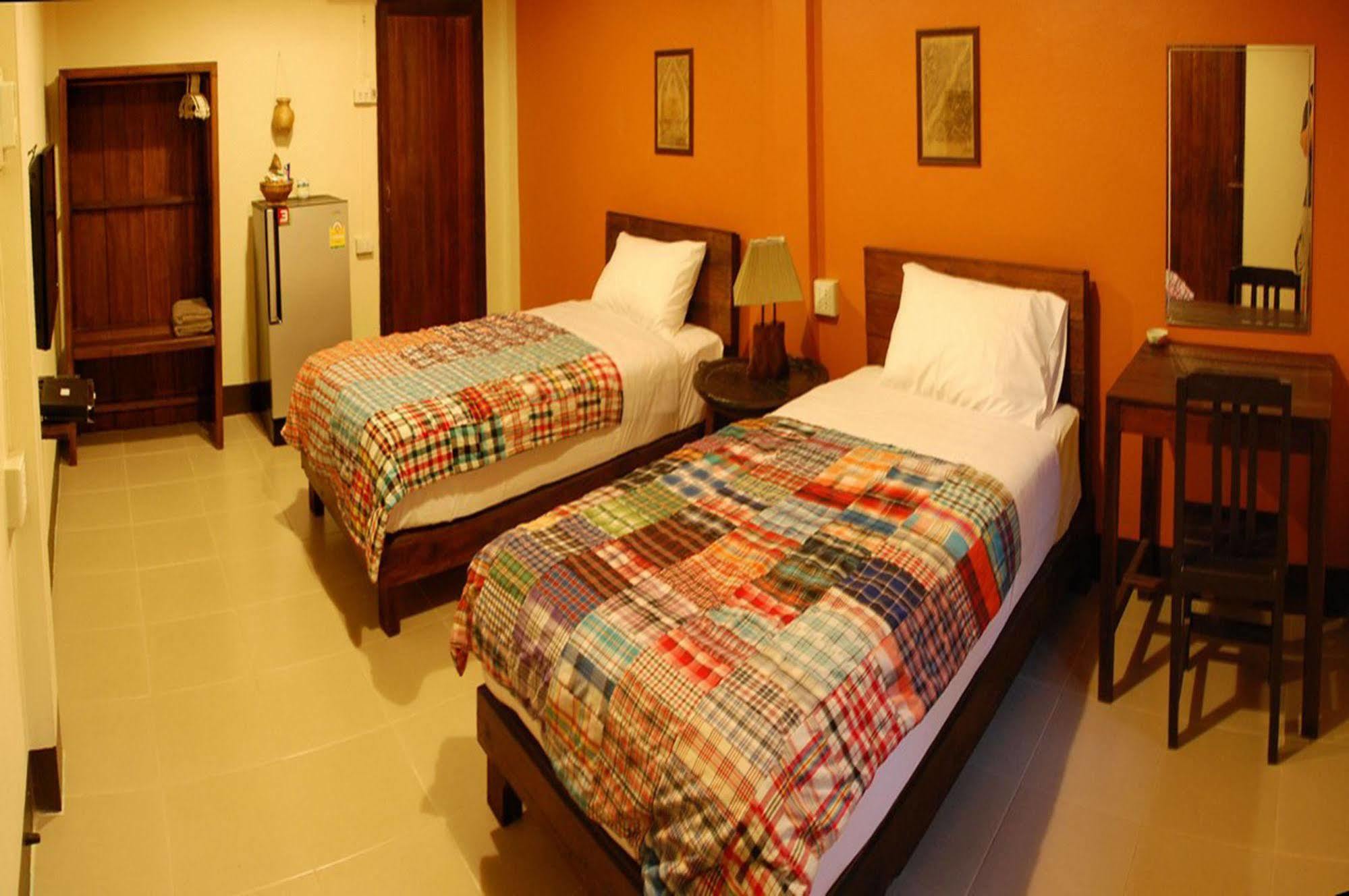 The Outside Inn Ubon Ratchathani Exterior photo