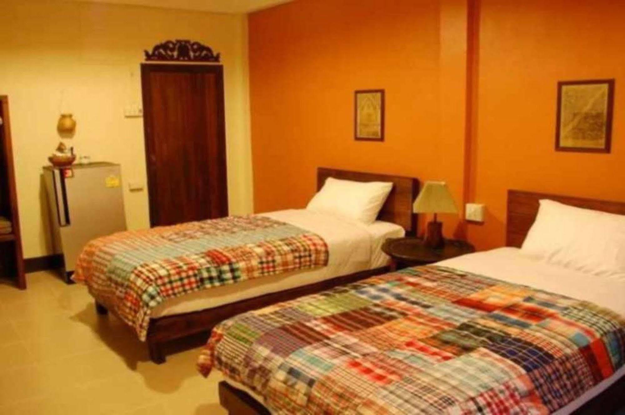 The Outside Inn Ubon Ratchathani Exterior photo